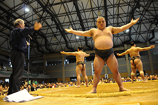 大相撲 巡業 スケジュール 一日の流れ 春春巡業 力士 宿 宿泊先 関取 横綱