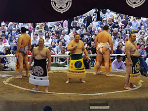 大相撲 巡業 スケジュール 一日の流れ 春春巡業 力士 宿 宿泊先 関取 横綱　お好み 催し物